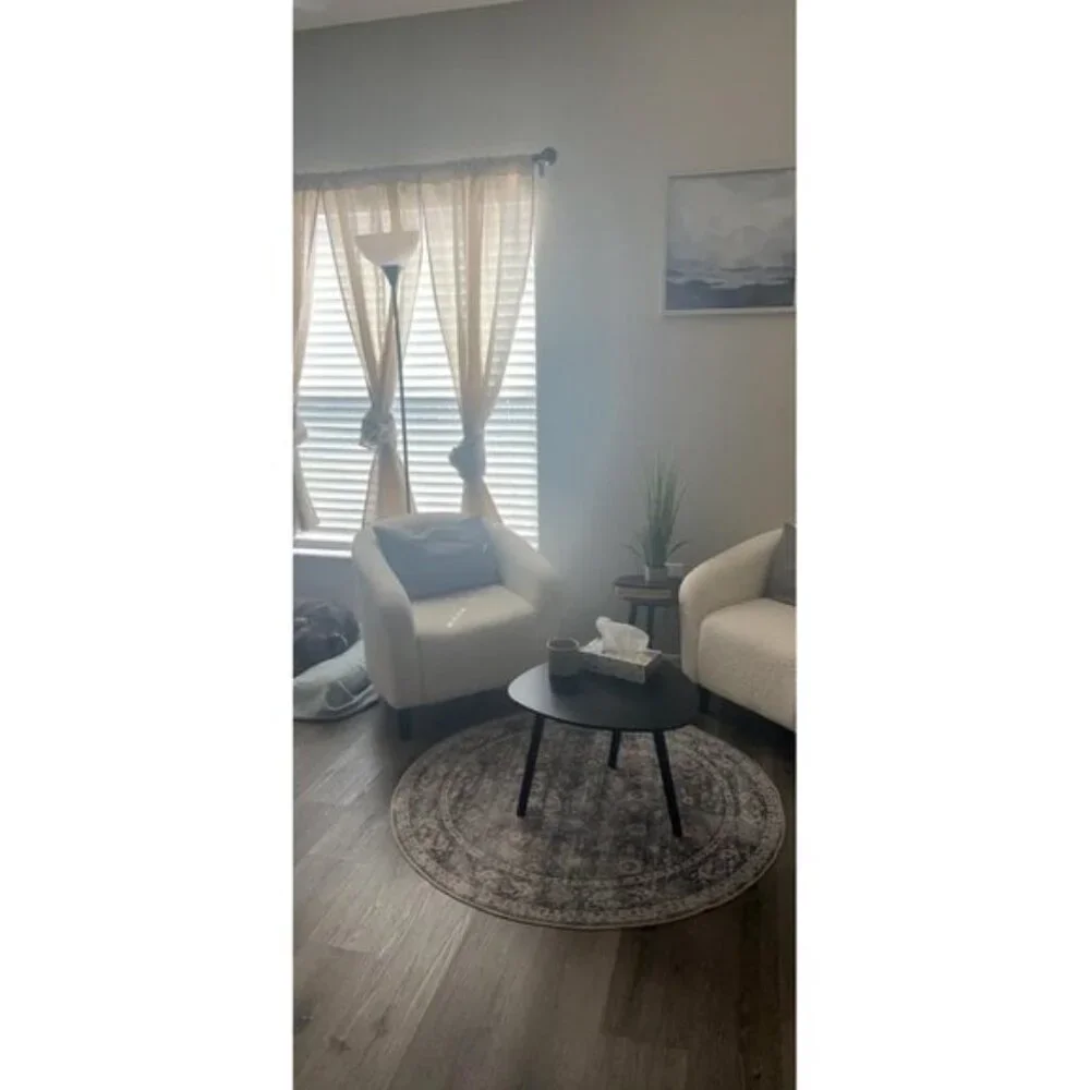 New 4ft Washable Grey Circular Rug, Non-Slip Low Pile Carpet for Bedroom & Dorm